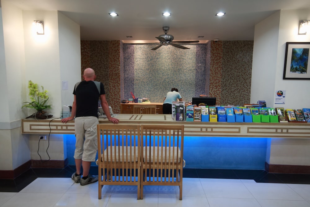 First Residence Hotel — Hotel building in Bo Phut, Surat Thani