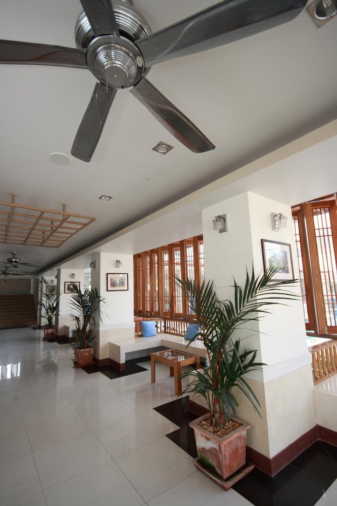 First Residence Hotel — Hotel building in Bo Phut, Surat Thani