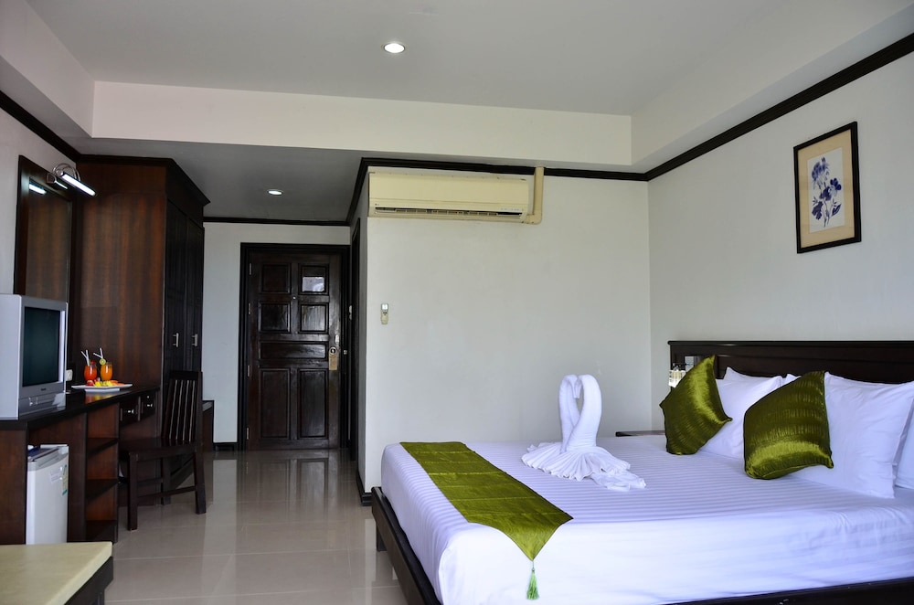 First Residence Hotel — Hotel rooms in Bo Phut, Surat Thani