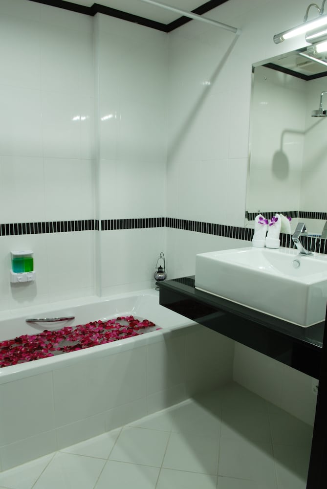 First Residence Hotel — Hotel rooms in Bo Phut, Surat Thani