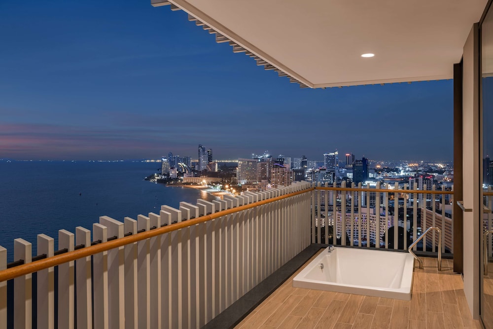Hilton Pattaya — Hotel rooms in Pattaya, Chonburi