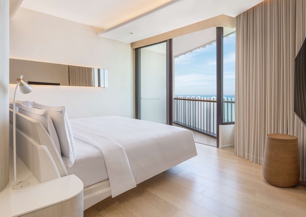 Hilton Pattaya — Hotel rooms in Pattaya, Chonburi