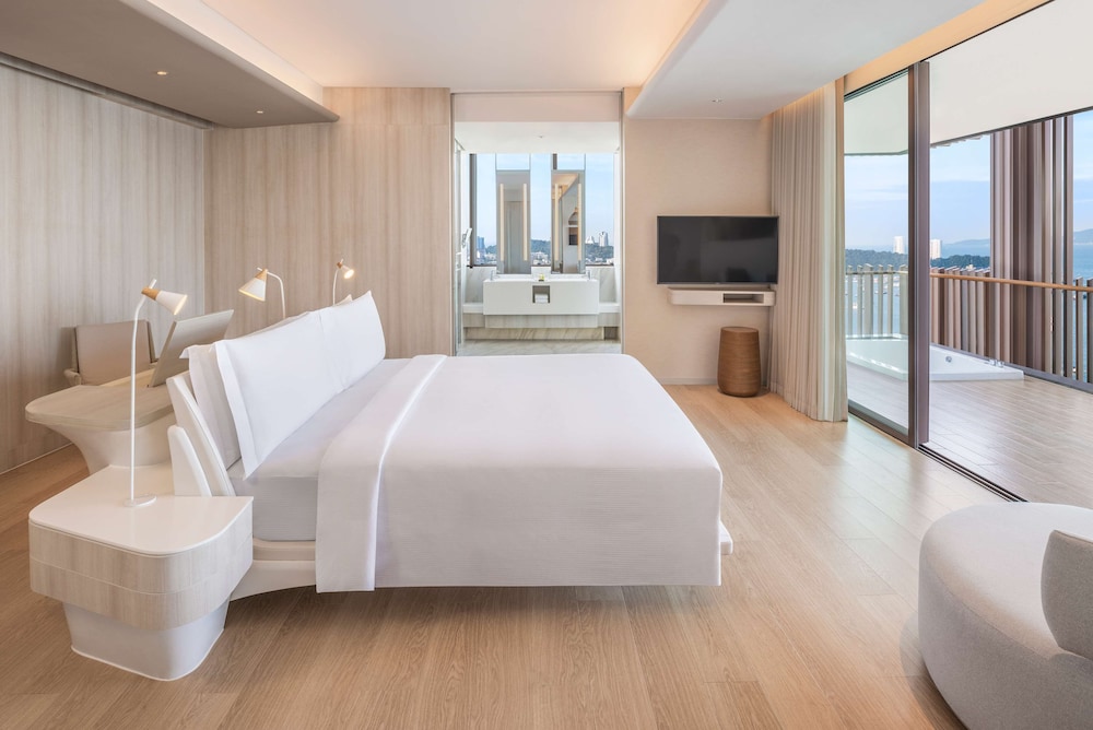 Hilton Pattaya — Hotel rooms in Pattaya, Chonburi