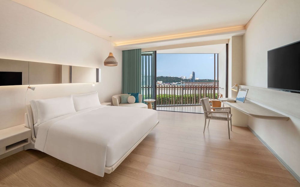 Hilton Pattaya — Hotel rooms in Pattaya, Chonburi