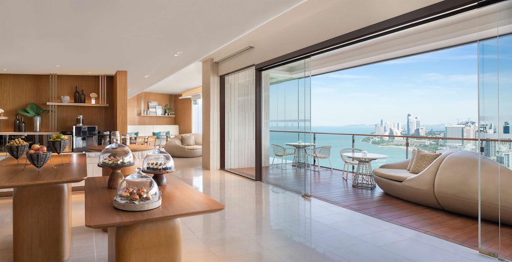 Hilton Pattaya — Hotel rooms in Pattaya, Chonburi