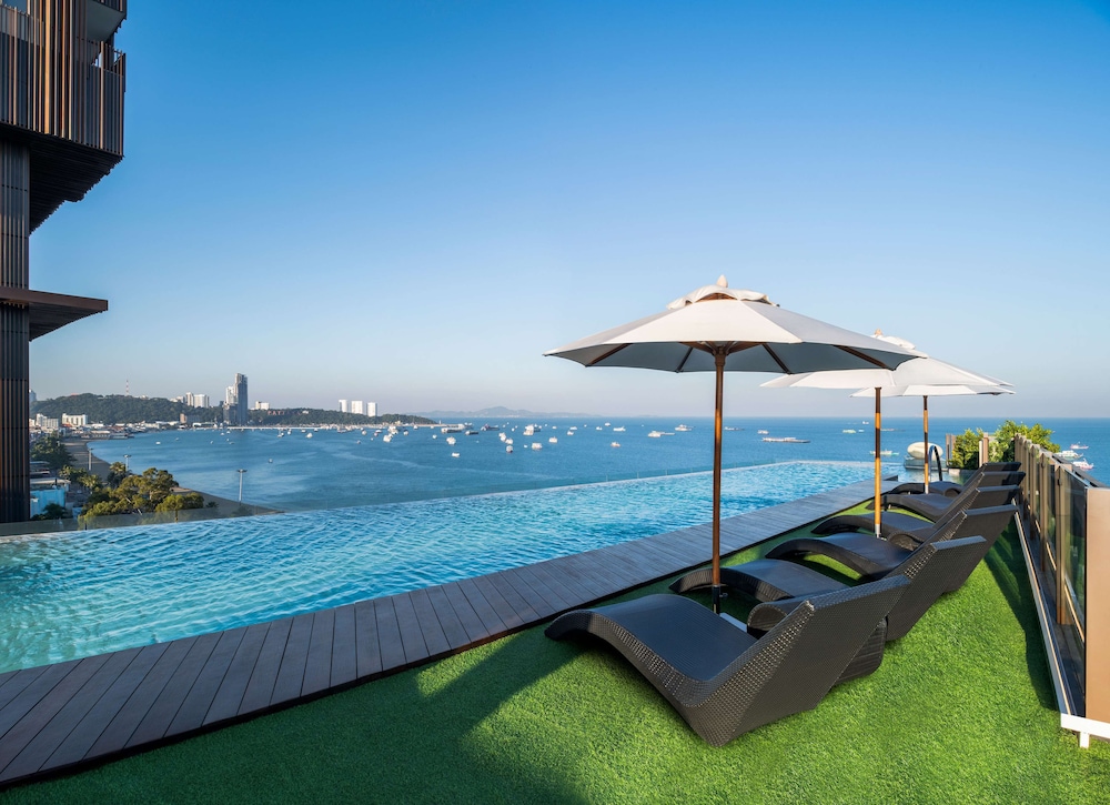 Hilton Pattaya — Swimming pool in Pattaya, Chonburi
