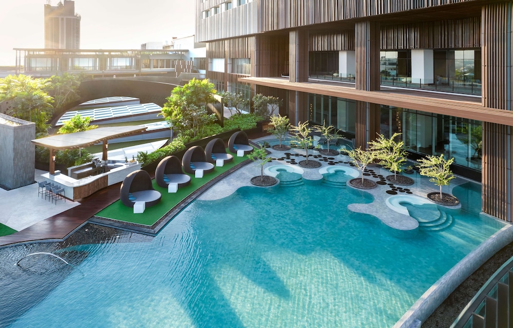 Hilton Pattaya — Swimming pool in Pattaya, Chonburi