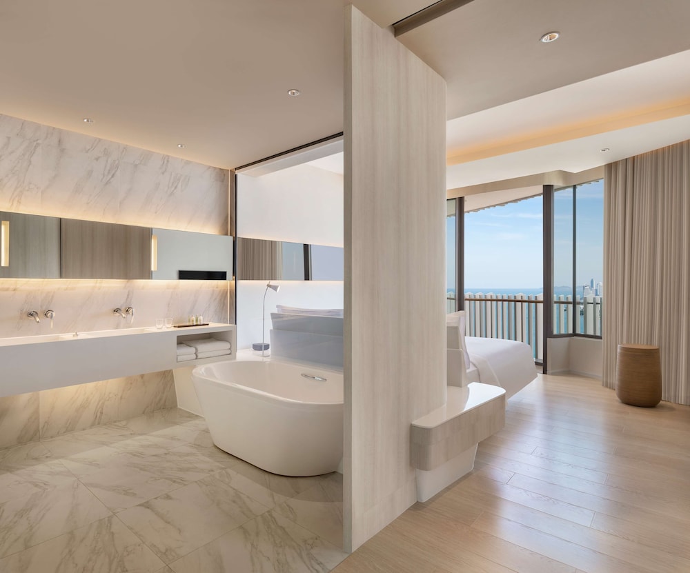 Hilton Pattaya — Hotel rooms in Pattaya, Chonburi