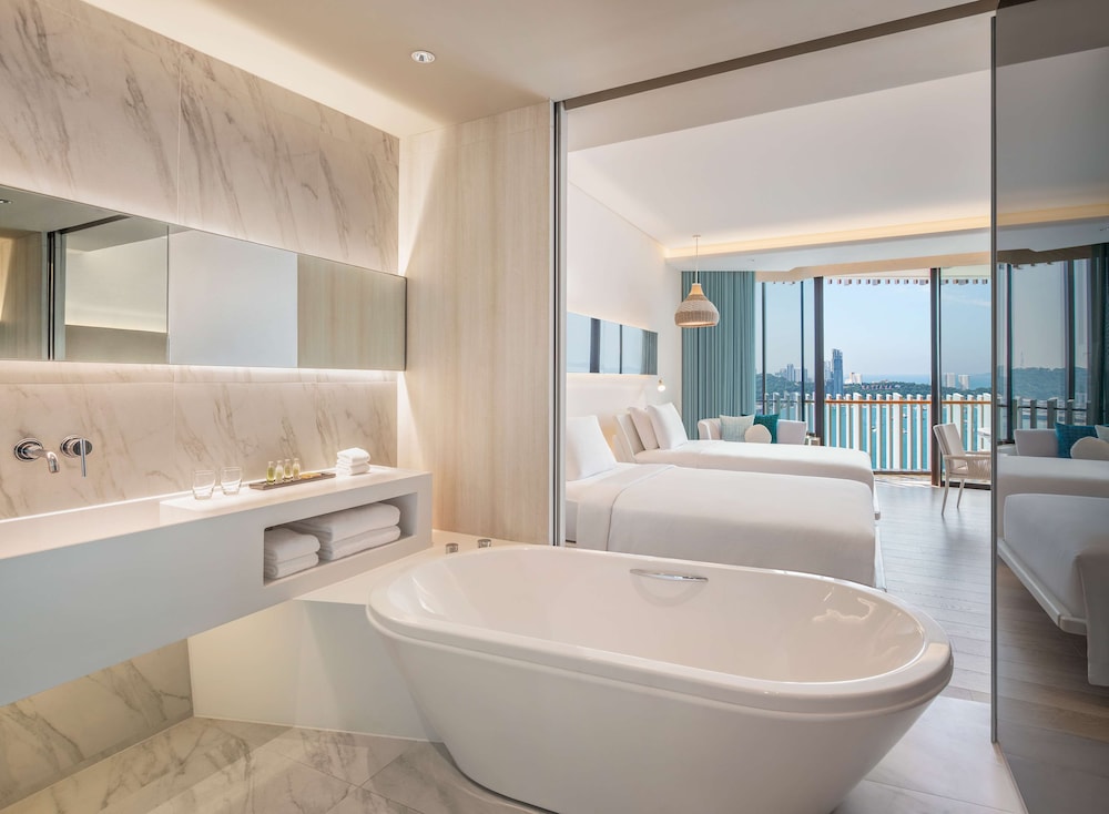 Hilton Pattaya — Hotel rooms in Pattaya, Chonburi