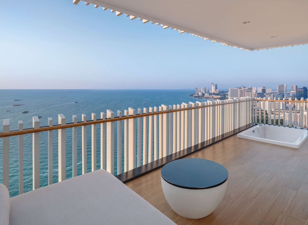 Hilton Pattaya — Hotel rooms in Pattaya, Chonburi