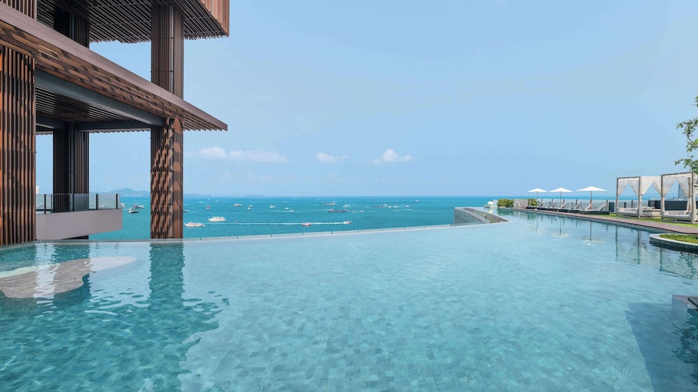 Hilton Pattaya — Swimming pool in Pattaya, Chonburi