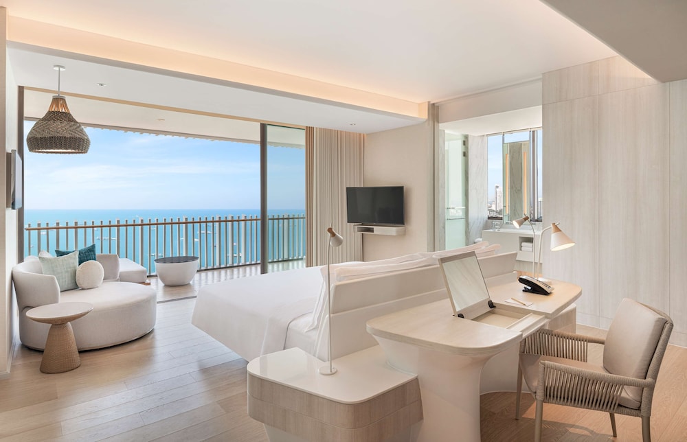 Hilton Pattaya — Hotel rooms in Pattaya, Chonburi