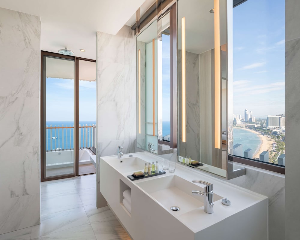 Hilton Pattaya — Hotel rooms in Pattaya, Chonburi