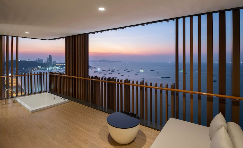 Hilton Pattaya — Hotel rooms in Pattaya, Chonburi