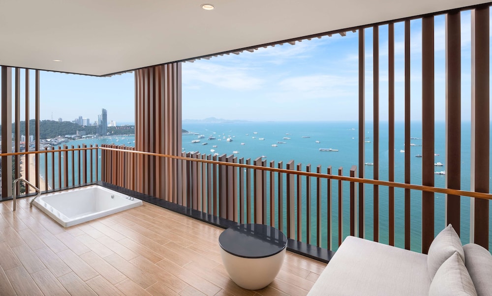 Hilton Pattaya — Hotel rooms in Pattaya, Chonburi