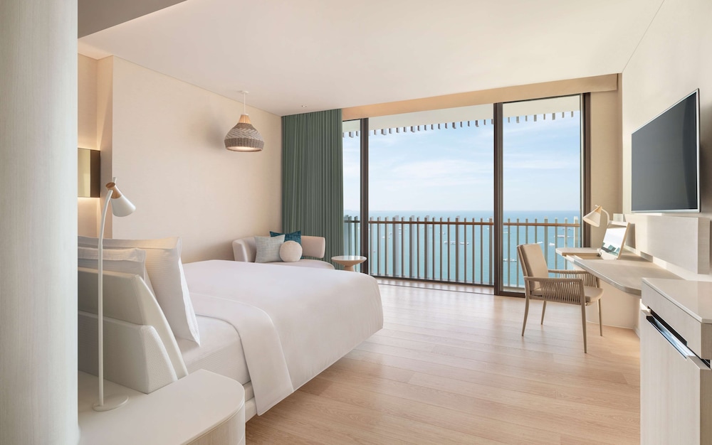 Hilton Pattaya — Hotel rooms in Pattaya, Chonburi