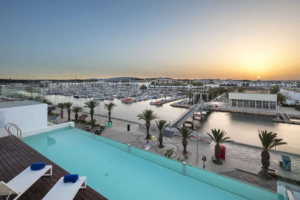 Lagos Avenida Hotel — Swimming pool in Lagos, Faro