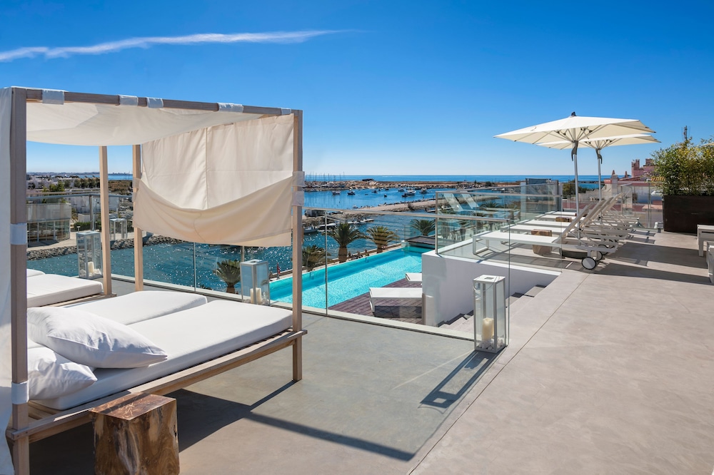 Lagos Avenida Hotel — Swimming pool in Lagos, Faro