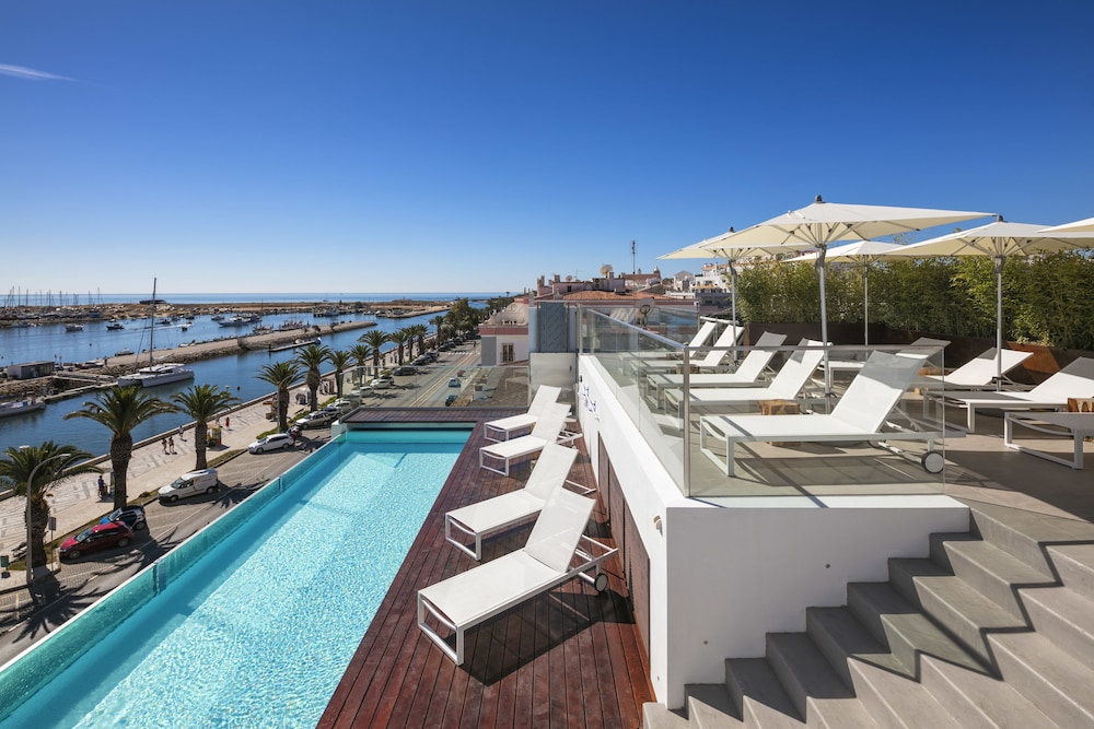 Lagos Avenida Hotel — Swimming pool in Lagos, Faro