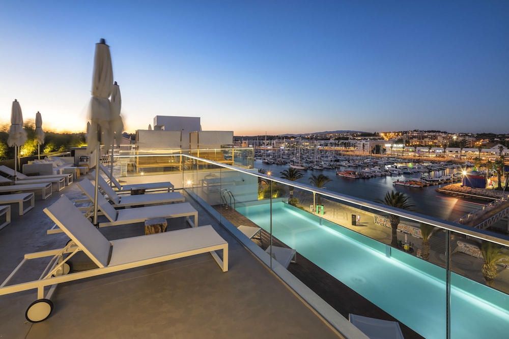 Lagos Avenida Hotel — Swimming pool in Lagos, Faro