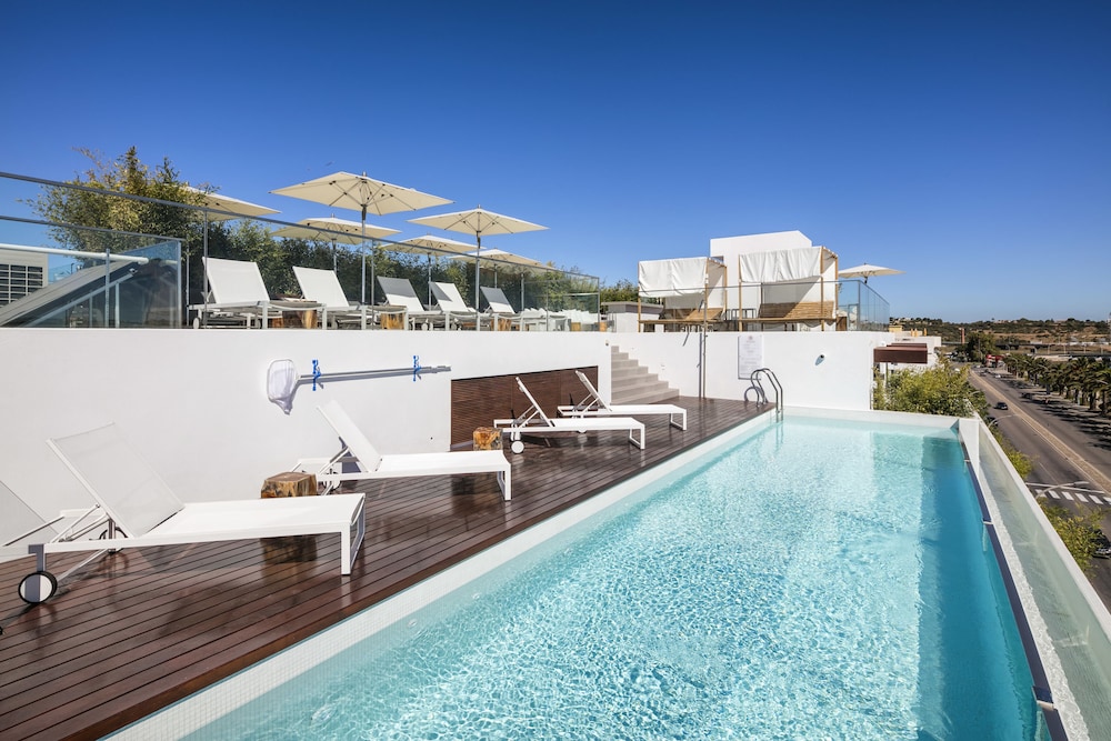 Lagos Avenida Hotel — Swimming pool in Lagos, Faro