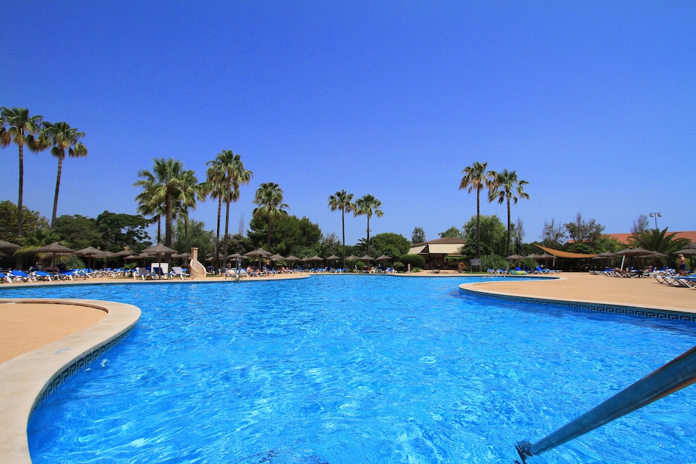 Hotel Garbí Cala Millor — Swimming pool in Cala Millor, Balearic Islands