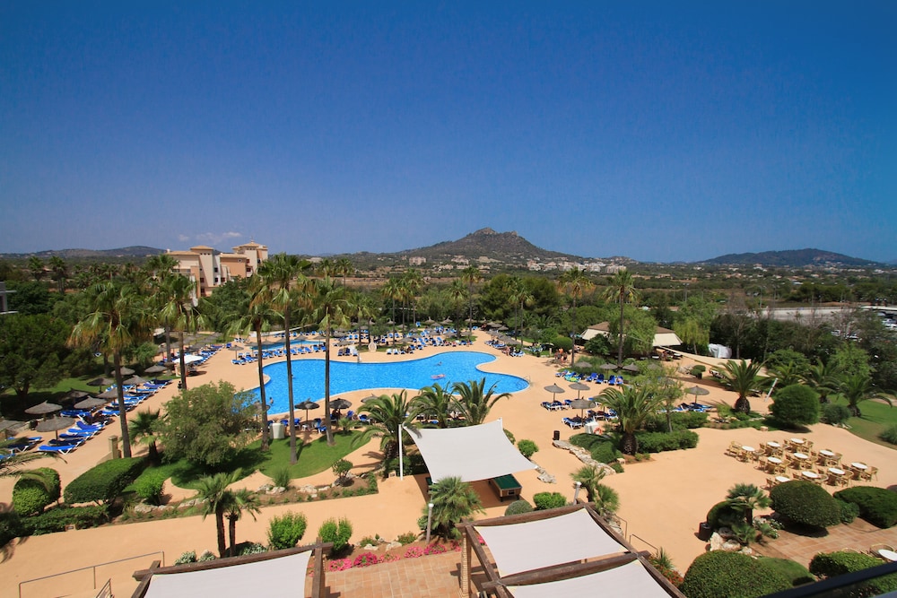 Hotel Garbí Cala Millor — Swimming pool in Cala Millor, Balearic Islands