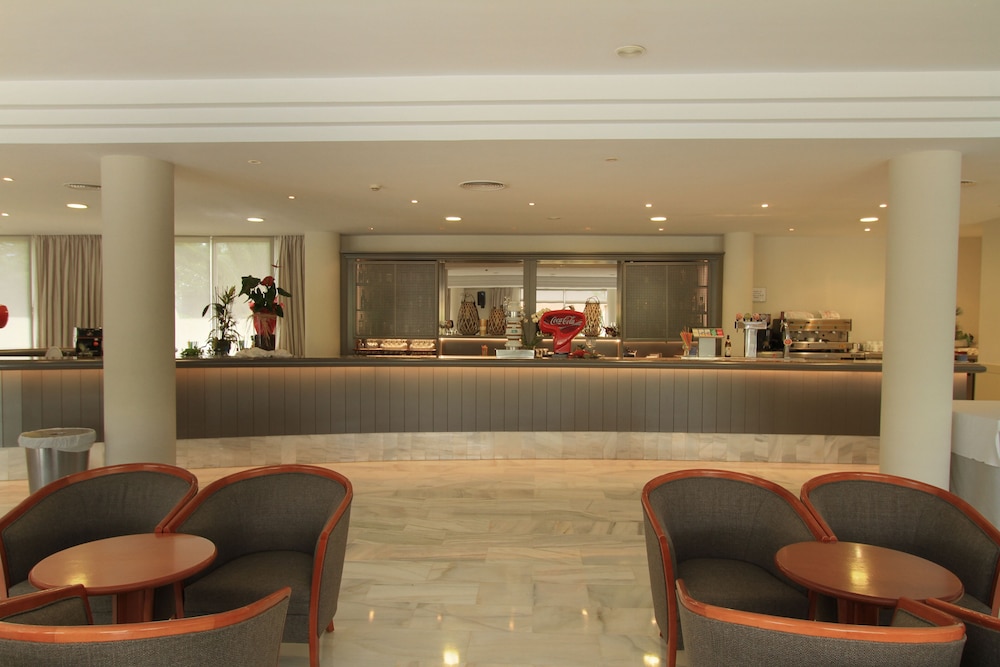 Hotel Garbí Cala Millor — Restaurant & bars in Cala Millor, Balearic Islands