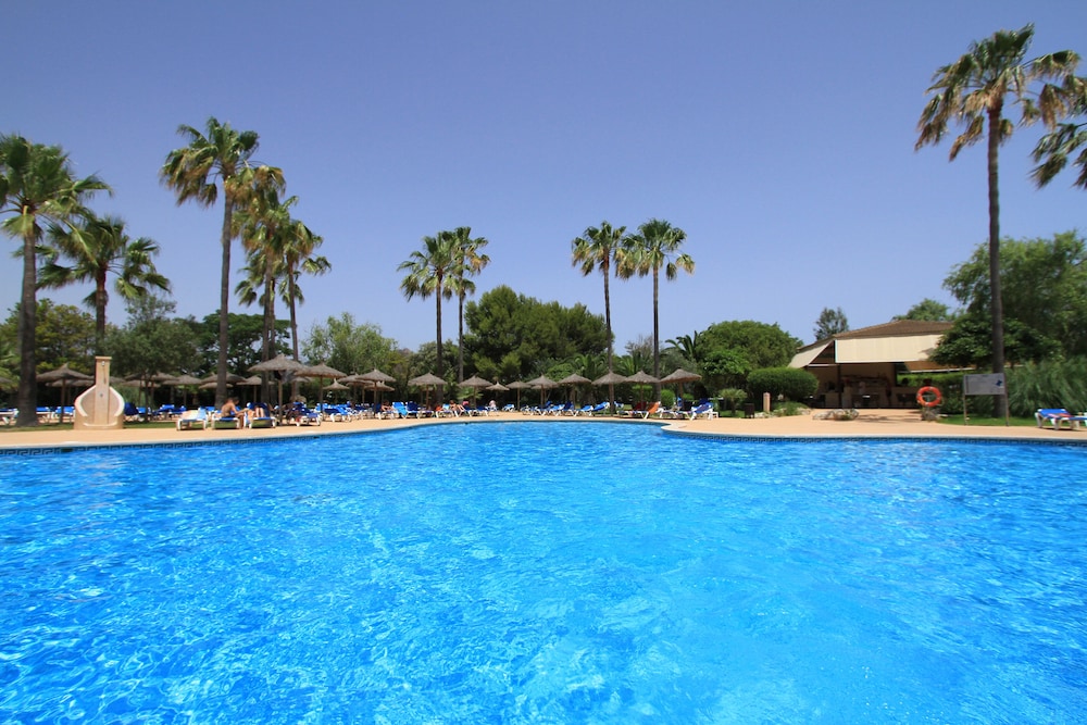 Hotel Garbí Cala Millor — Swimming pool in Cala Millor, Balearic Islands