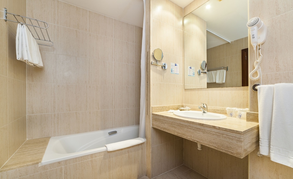 Hotel Garbí Cala Millor — Hotel rooms in Cala Millor, Balearic Islands
