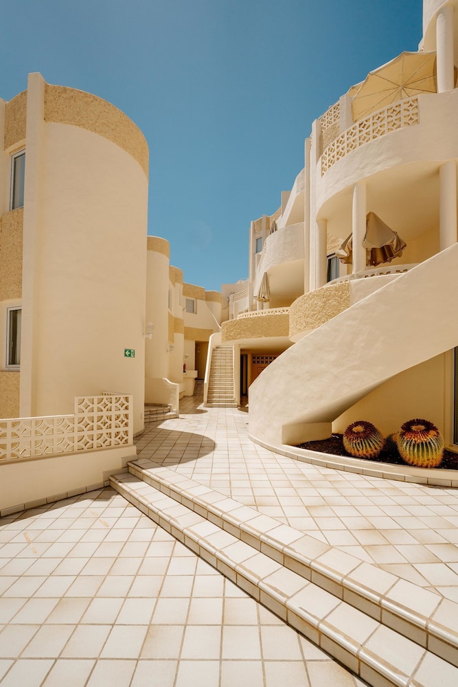 R2 Maryvent Beach Apartaments — Hotel building in Costa Calma, Canary Islands