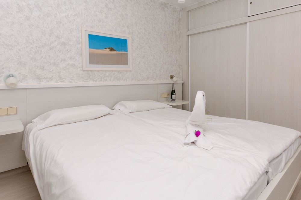 R2 Maryvent Beach Apartaments — Hotel rooms in Costa Calma, Canary Islands