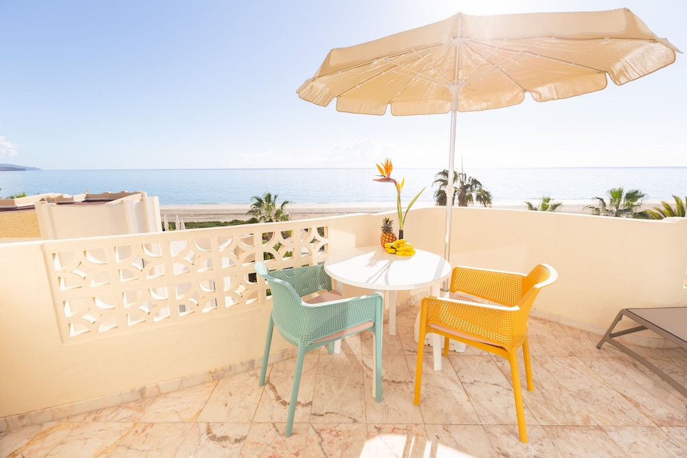 R2 Maryvent Beach Apartaments — Hotel rooms in Costa Calma, Canary Islands