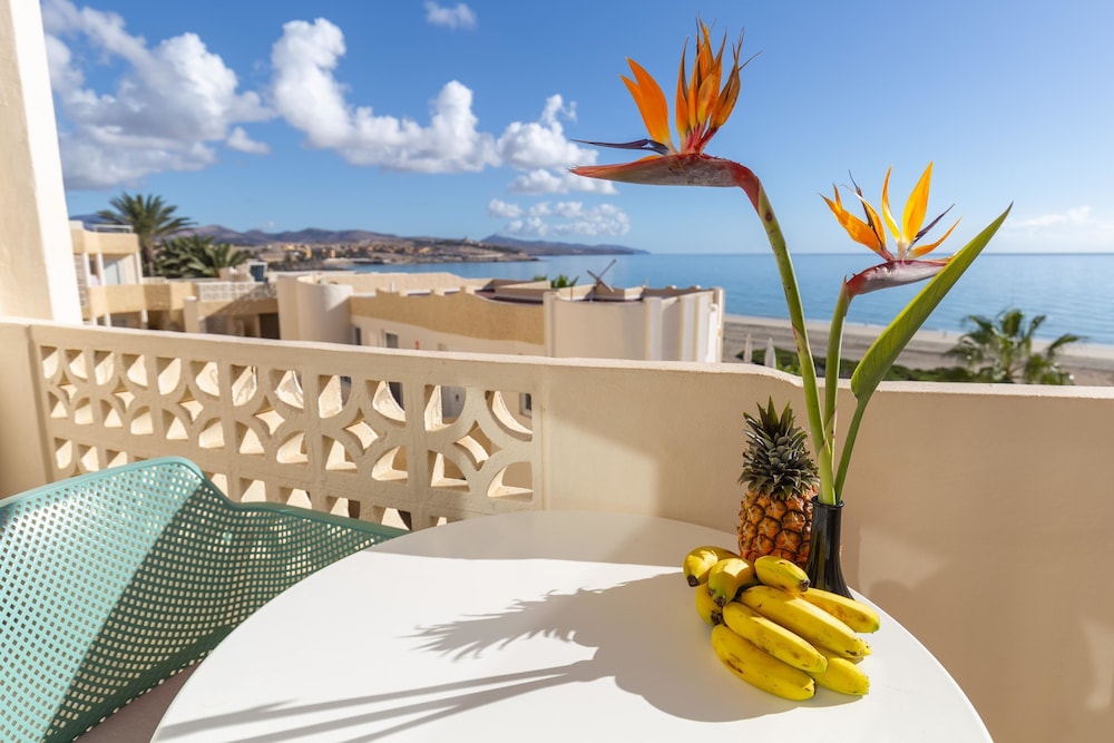 R2 Maryvent Beach Apartaments — Hotel rooms in Costa Calma, Canary Islands