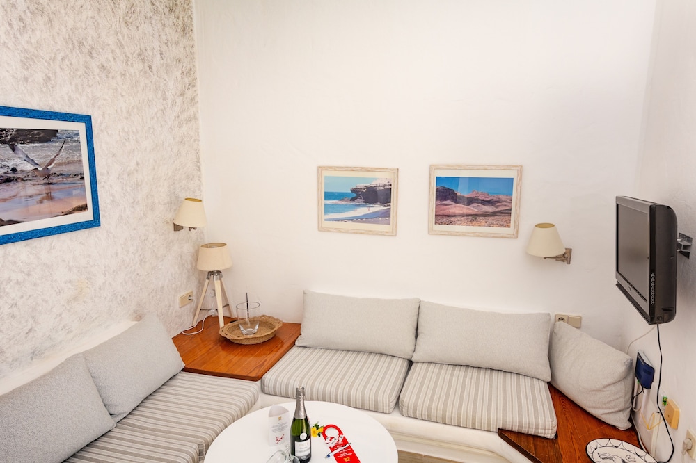 R2 Maryvent Beach Apartaments — Hotel rooms in Costa Calma, Canary Islands