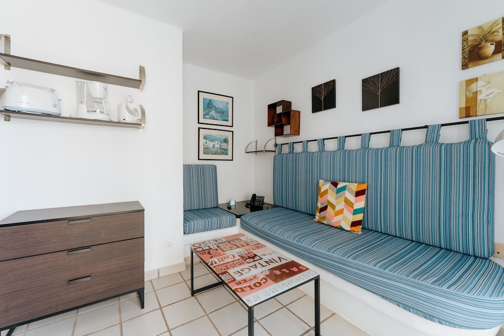 R2 Maryvent Beach Apartaments — Hotel rooms in Costa Calma, Canary Islands