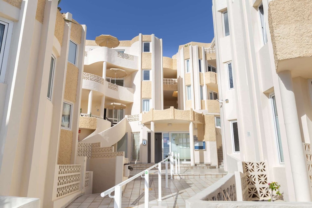 R2 Maryvent Beach Apartaments — Hotel building in Costa Calma, Canary Islands
