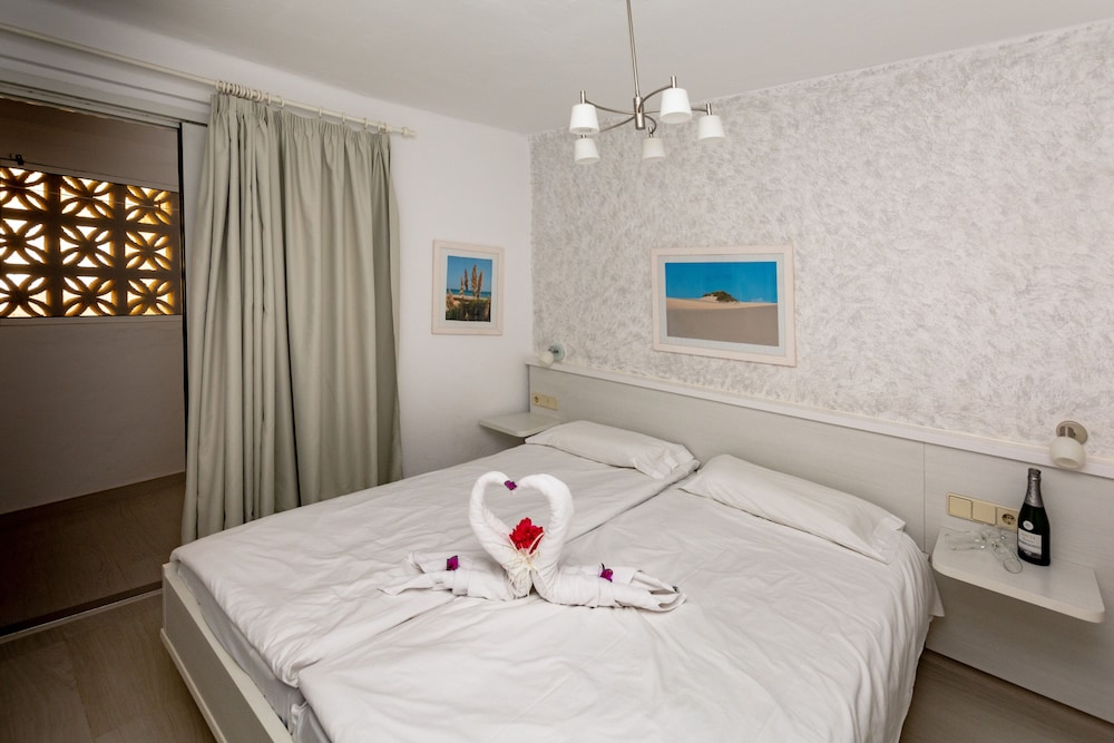 R2 Maryvent Beach Apartaments — Hotel rooms in Costa Calma, Canary Islands