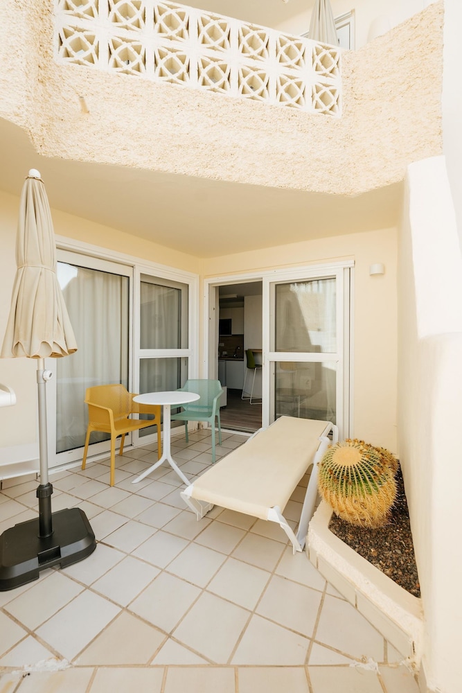 R2 Maryvent Beach Apartaments — Hotel rooms in Costa Calma, Canary Islands