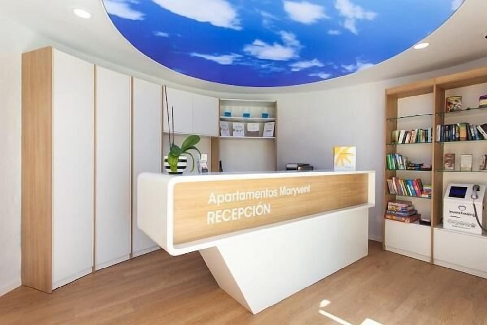 R2 Maryvent Beach Apartaments — Hotel building in Costa Calma, Canary Islands