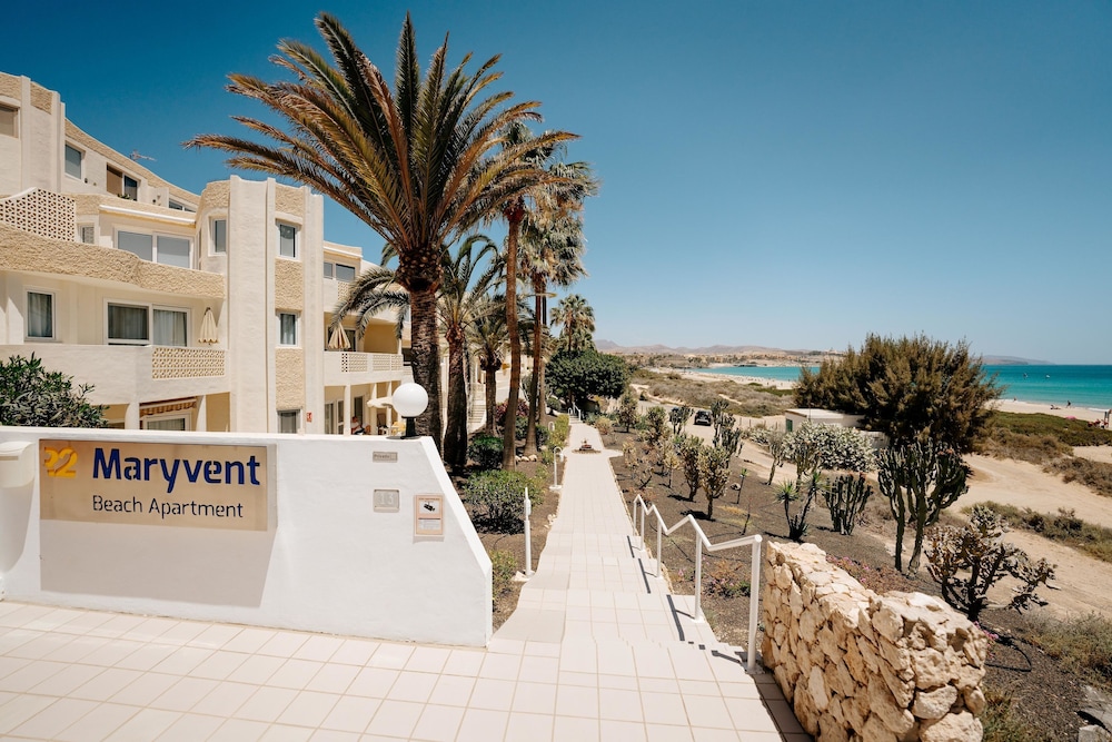 R2 Maryvent Beach Apartaments — Hotel building in Costa Calma, Canary Islands
