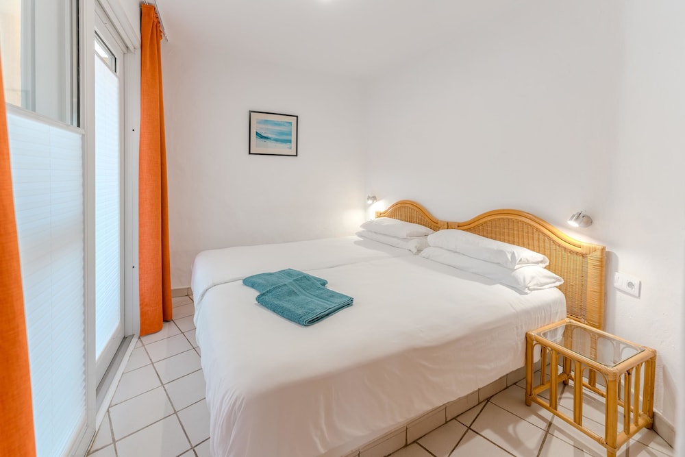 R2 Maryvent Beach Apartaments — Hotel rooms in Costa Calma, Canary Islands
