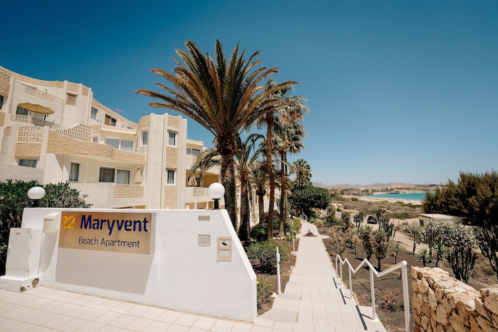 R2 Maryvent Beach Apartaments — Hotel building in Costa Calma, Canary Islands