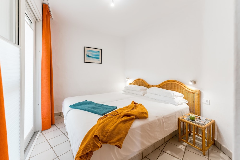 R2 Maryvent Beach Apartaments — Hotel rooms in Costa Calma, Canary Islands