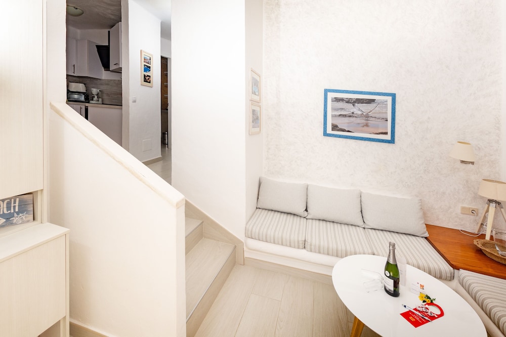 R2 Maryvent Beach Apartaments — Hotel rooms in Costa Calma, Canary Islands