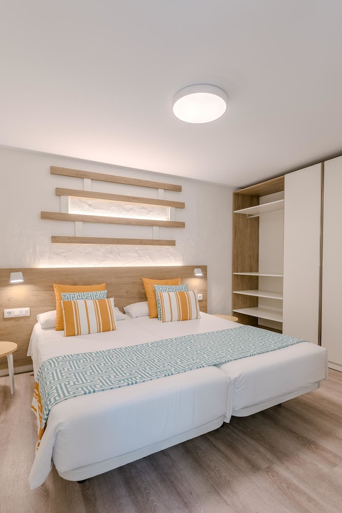 R2 Maryvent Beach Apartaments — Hotel rooms in Costa Calma, Canary Islands