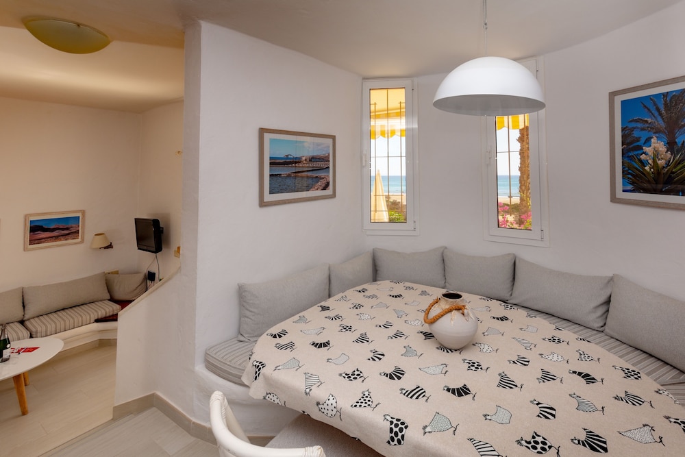 R2 Maryvent Beach Apartaments — Hotel rooms in Costa Calma, Canary Islands
