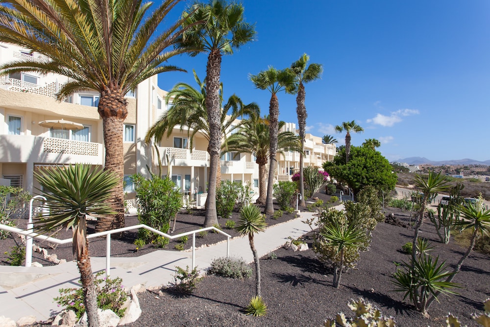R2 Maryvent Beach Apartaments — Hotel building in Costa Calma, Canary Islands