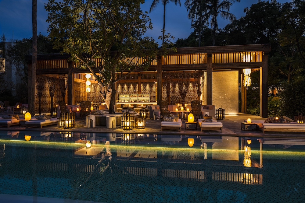 Rosewood Phuket — Restaurant & bars in Patong Beach, Phuket Province