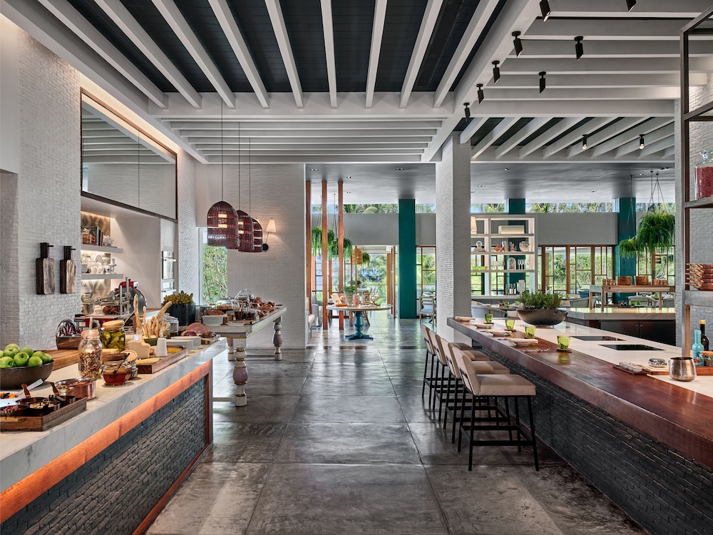Rosewood Phuket — Restaurant & bars in Patong Beach, Phuket Province
